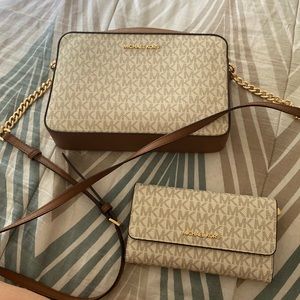 Michel kors crossbody bag with wallet